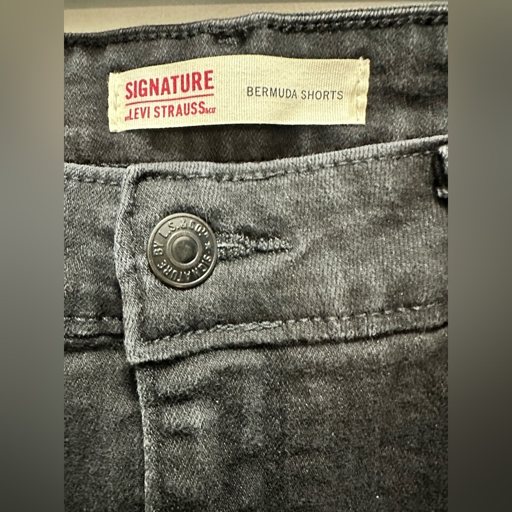 Signature by Levi Strauss Size 16 (33 W) Black Bermuda Shorts EUC - Picture 3 of 8